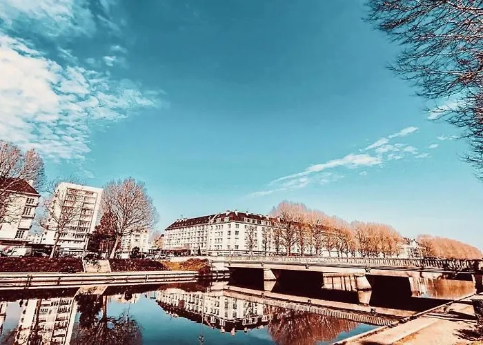 Proche Commodite Et Gare . Centre *